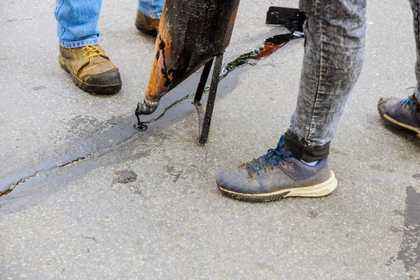 Pavement Fissure Repair
